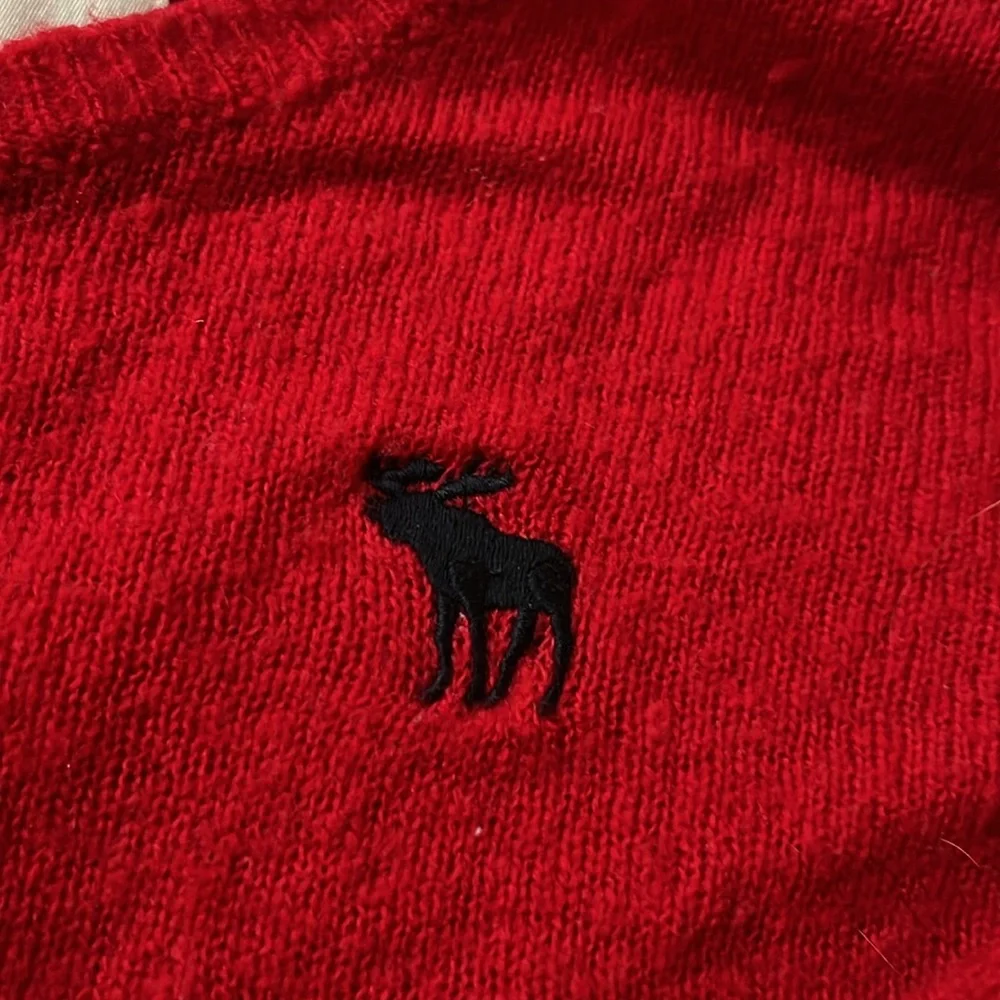 Red sweater - Picture 3 of 5